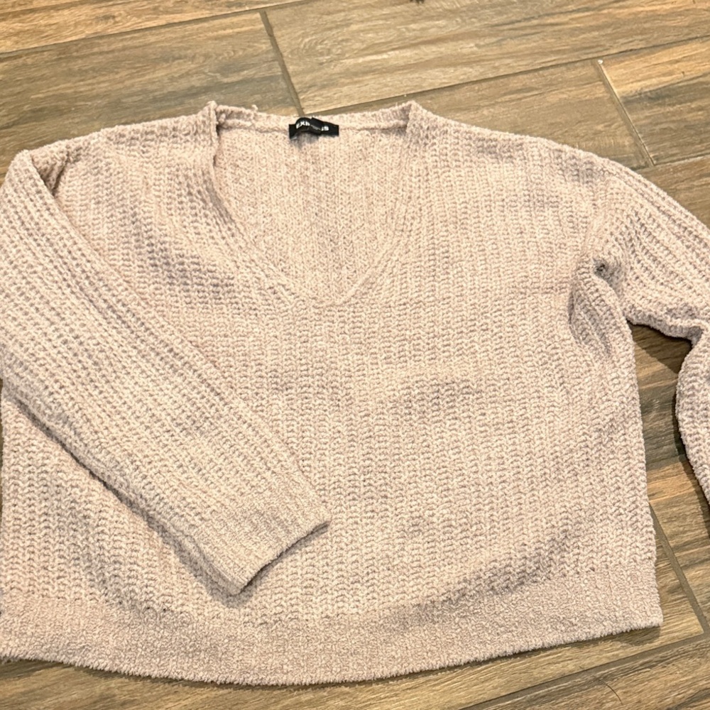 Express Chenille V-Neck Sweater in Light Pink Mauve